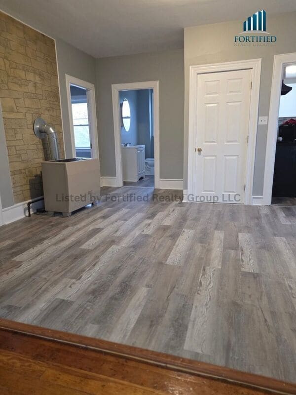 Photo - 25 Saxon St Unit #2