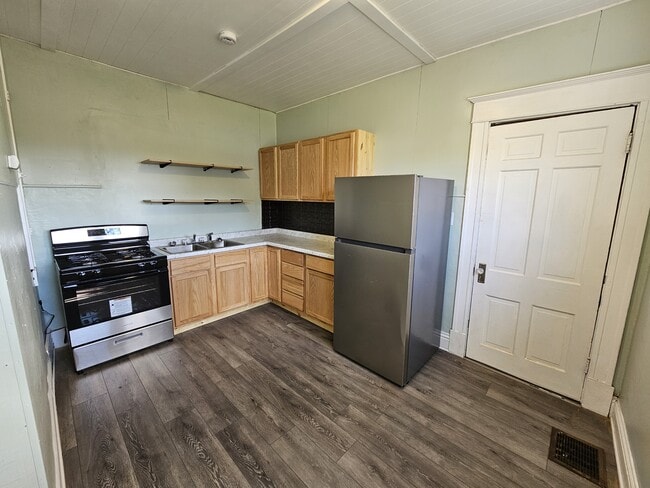 Photo - 1415 Maple Ave
