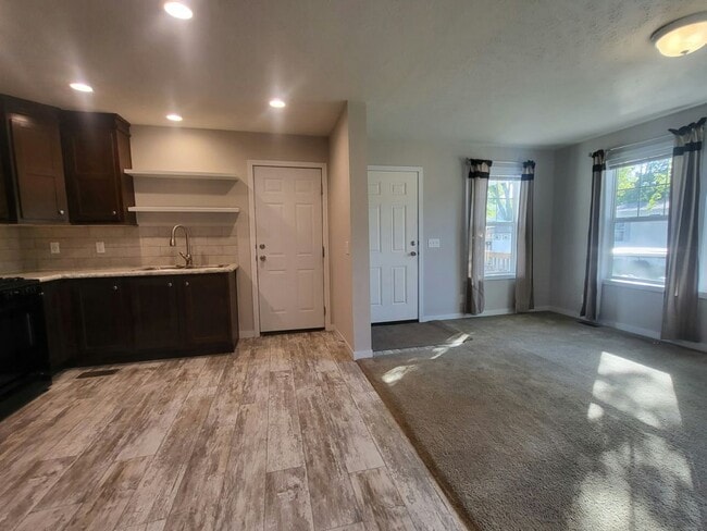 Photo - 1166 Country Club Rd