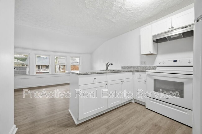 Photo - 244 W 32nd St Unidad 2