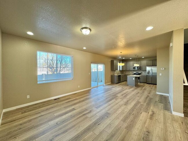 Lovely Townhome with Open Floor Plan in Hu... - Lovely Townhome with Open Floor Plan in Hu...