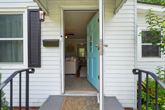 Photo - Charming Ardsley Park Bungalow Fully Furni...