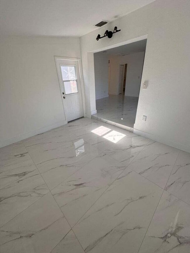 Photo - 4051 NE 15th Terrace