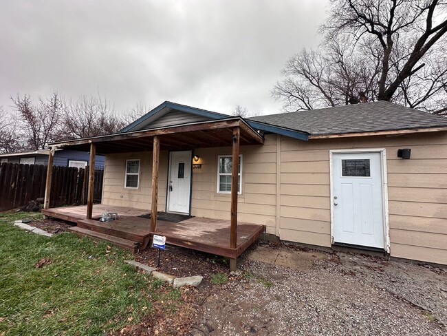 $950- 3 bed 1 bath - Single Family Home wi... - $950- 3 bed 1 bath - Single Family Home wi...