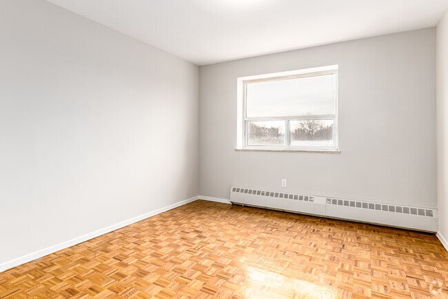 1BR, 1BA - 685SF - Bedroom - 1265 Sixth Line