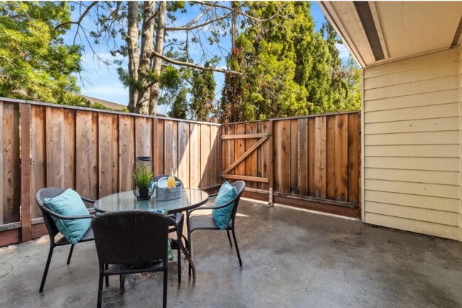 Photo - 461 Northlake Dr Unit 25