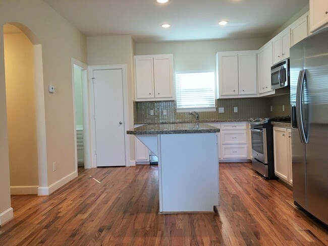 Photo - 3618 Main Plaza Dr