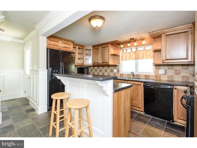 Photo - 374 Dehaven St