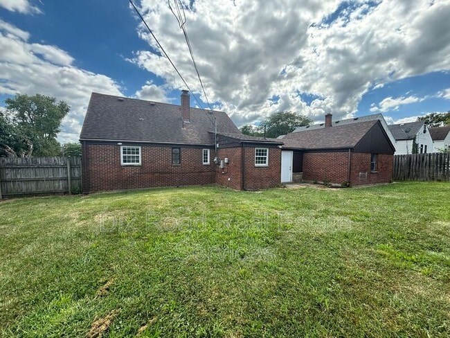 165 Basswood Ave