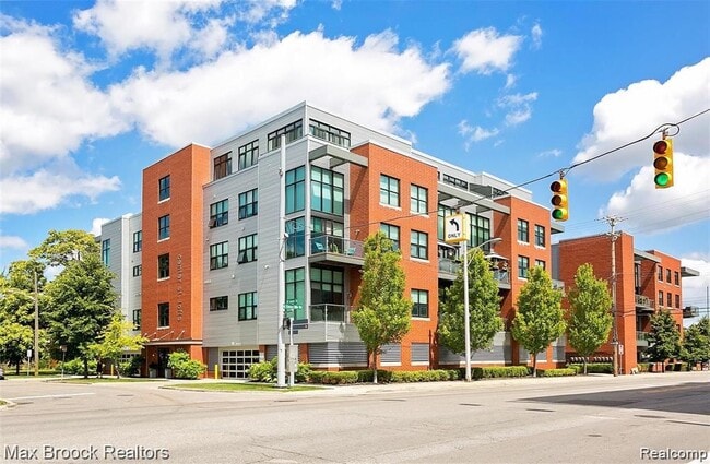 Building Photo - 100 N Center St Unit 301