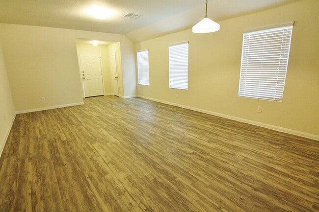 5814 Dawn Light Cir