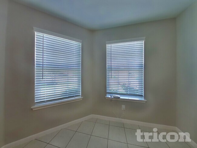 Photo - 717 Totem Trail Dr