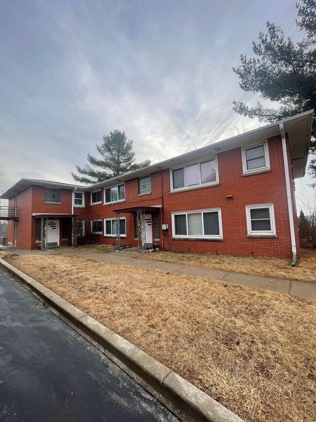 Building Photo - N87W16564 Appleton Ave.(6 Unit)