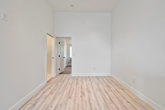 Photo - 903 W 7th St Unit 903 W 7th Street -  3