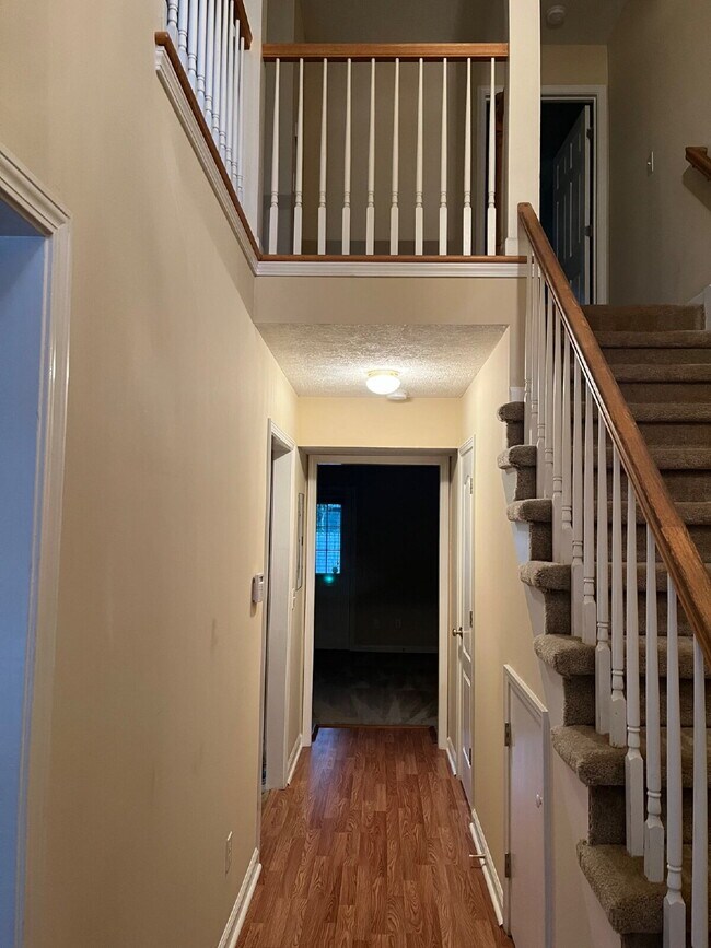 "Charming 2-Bedroom Townhouse with 2.5 Baths in Murfreesboro – Spacious 1,290 Sq Ft Living!"