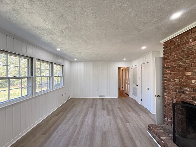 Photo - 2841 Deerwood Dr