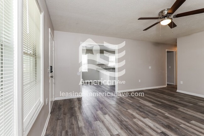 Photo - 175 E Bell St
