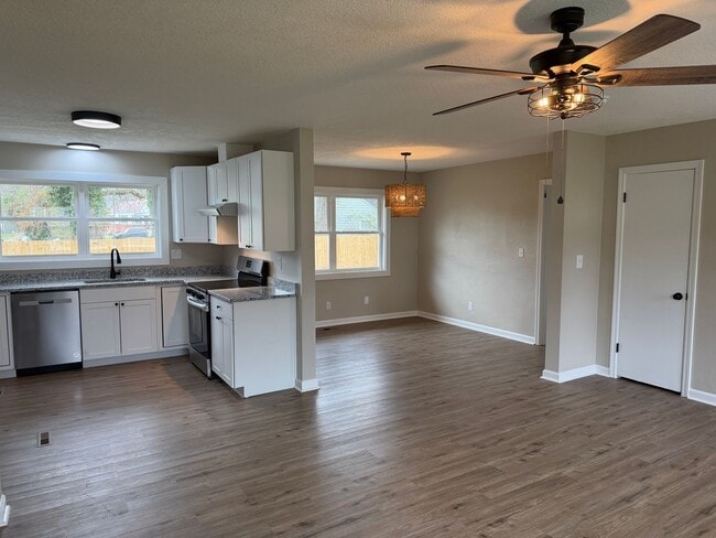 Photo - Freshly updated in East Ridge