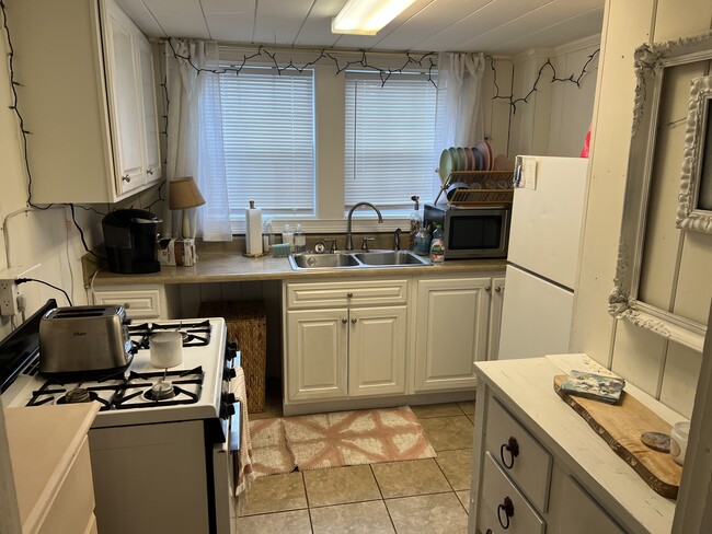 Photo - 340 E Thach Ave Unidad Downstairs