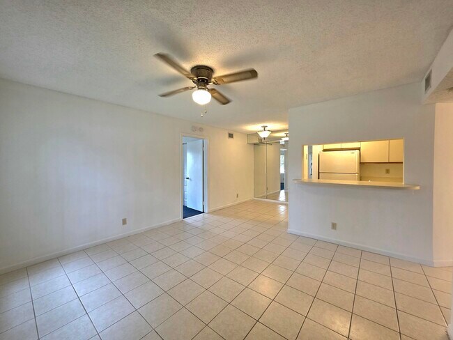 Photo - 4709 Lucerne Lakes Blvd E Unidad 101