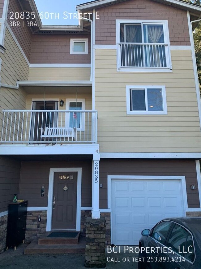 Beautiful 3 Bedroom Townhome in Desired Ne... - Beautiful 3 Bedroom Townhome in Desired Ne...