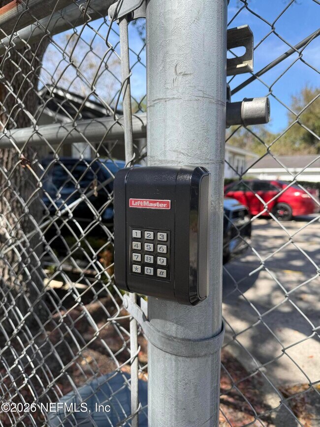 Photo - 2333 Gilmore St