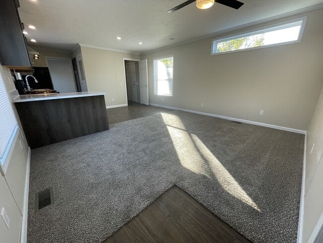 Photo - 38054 Versailles St