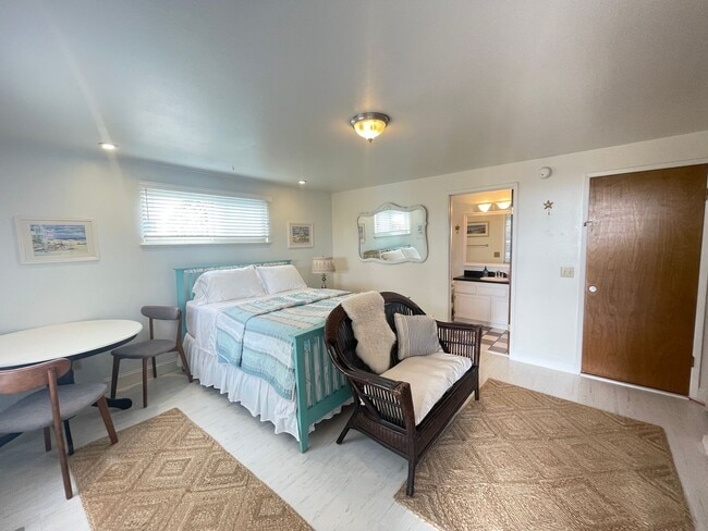 Building Photo - Fully Furnished Studio with Ocean Views!