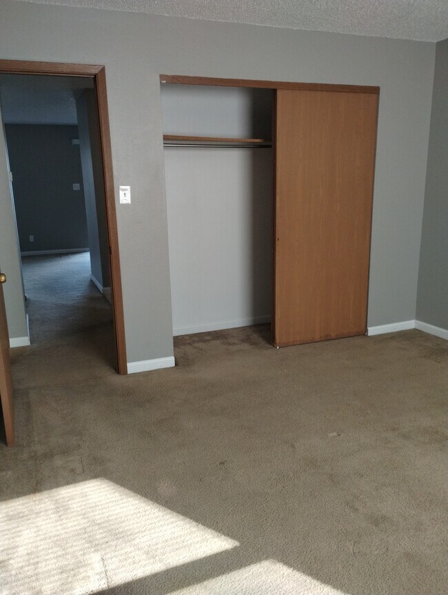 Photo - 303 Cedarview Ct