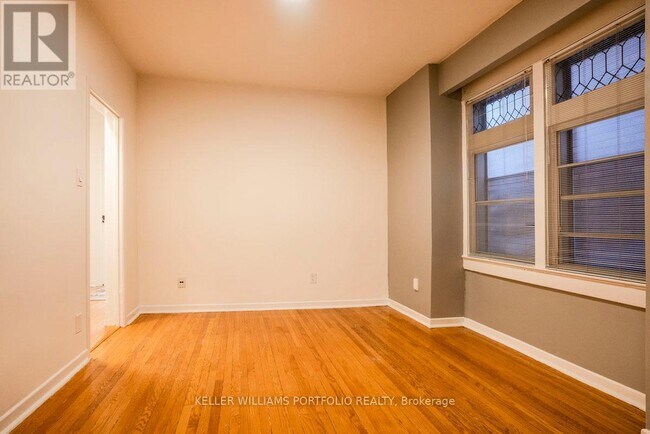 Photo - 821 Gladstone Ave