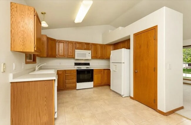 Photo - 2412 Emma Ave