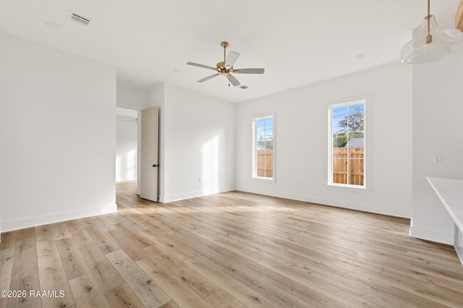 Photo - 121 Mayberry Grv St