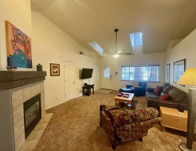 Photo - West-Flagstaff House (Aspen Trails)- 3 Bed, 2 Bath, 2 Car Garage Home -Students & Dogs OK! Avail....