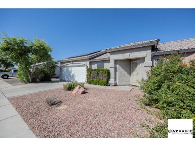 Photo - Exceptional 3/2 Phoenix House- Spacious 3 Bed Retreat!