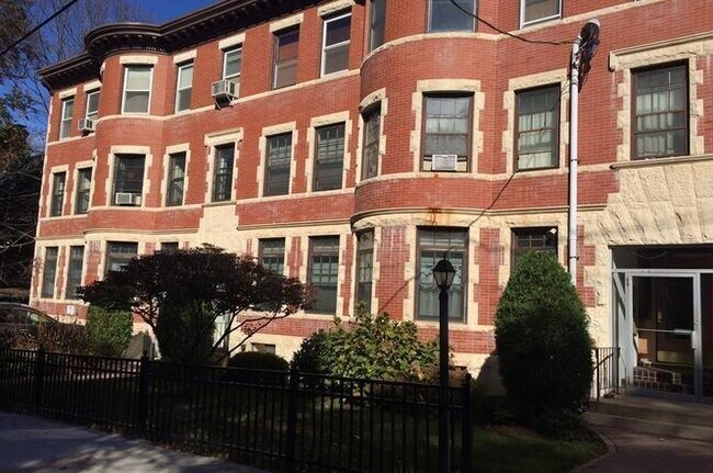 Building Photo - 208 Winthrop Rd Rental