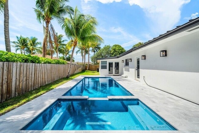 Photo - 2866 SW 8th St