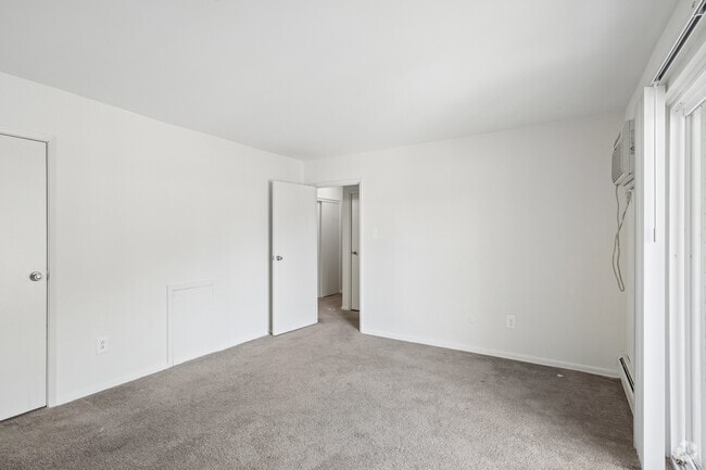 2BR, 1BA - 920SF - Primary Bedroom
