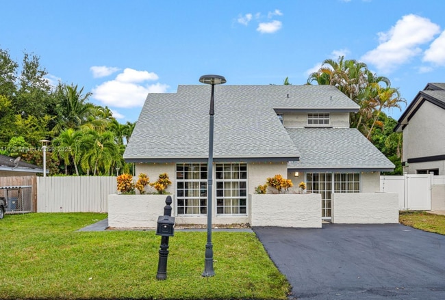 Building Photo - 8351 SW 39th Ct