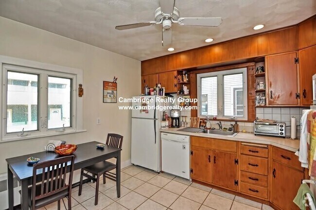 Building Photo - 17 Princeton St Unit 1T Rental