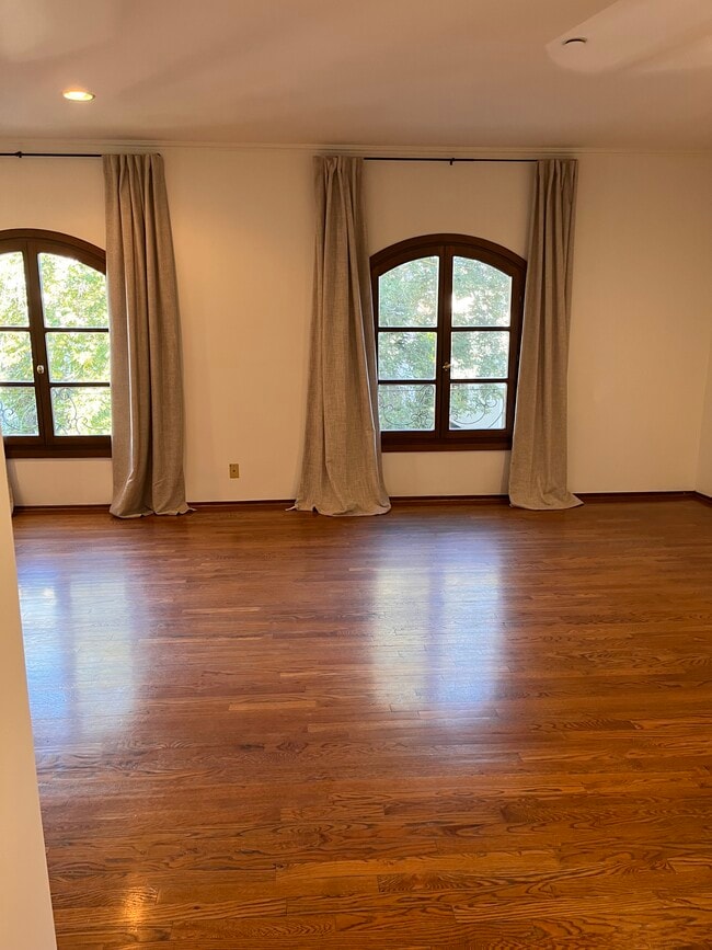 Photo - 325 S Swall Dr Unit 301