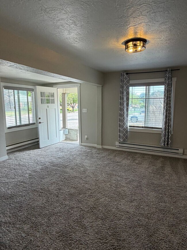 Photo - 605 N 10th Ave