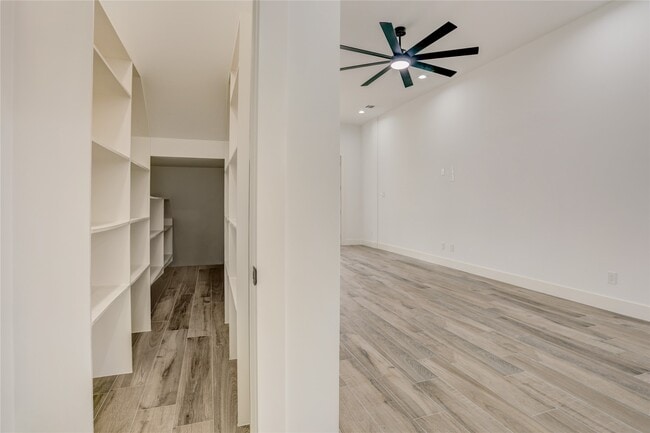 Photo - 6814 Hartland St