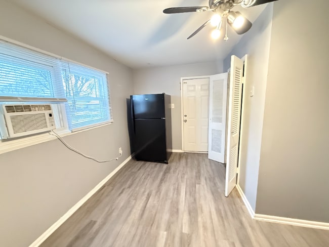 Photo - 1328 Longfellow Dr