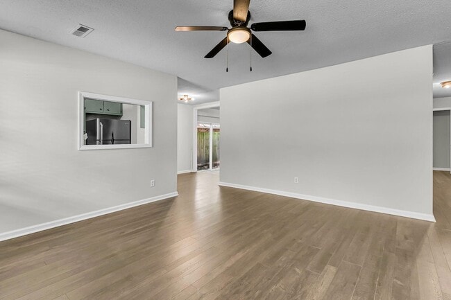 Photo - 216 Parlor Dr