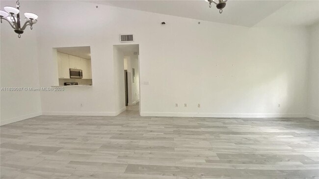 Building Photo - 2941 Riverside Dr Unit 304 Rental