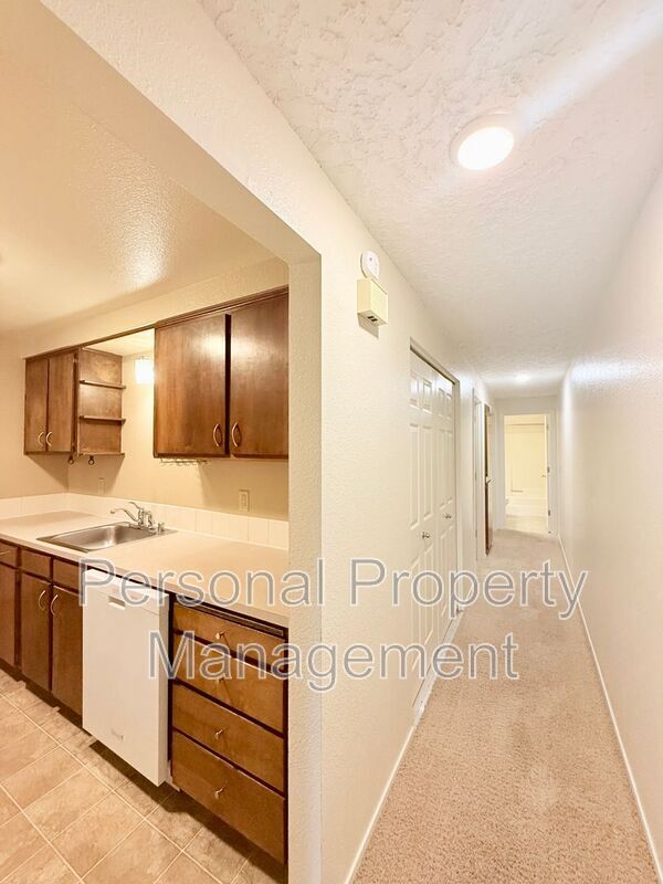 Photo - 708 W 31st St