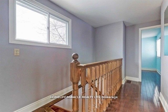 Photo - 7 Greenhills Sq