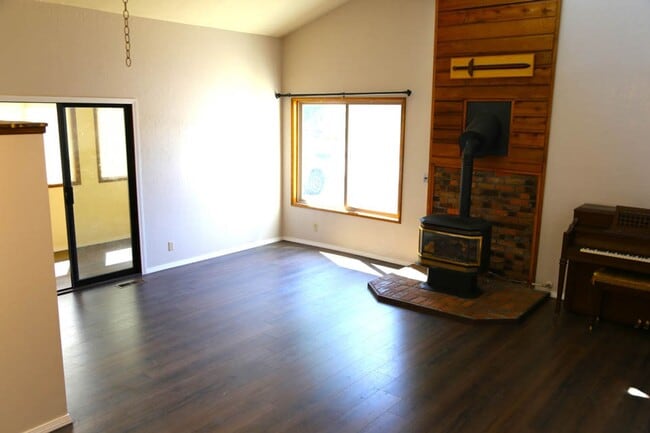 Photo - Cute 2 bed 1 bath Home 2 Car Garage Office