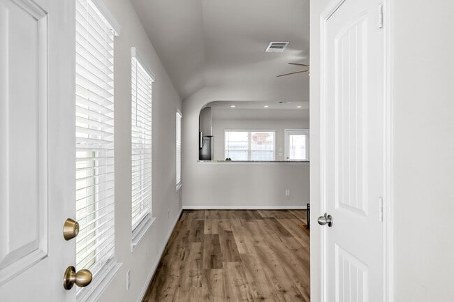 Photo - 17602 Cuthbert St