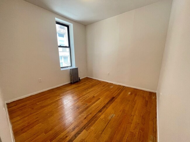 Photo - 392 E 4th St